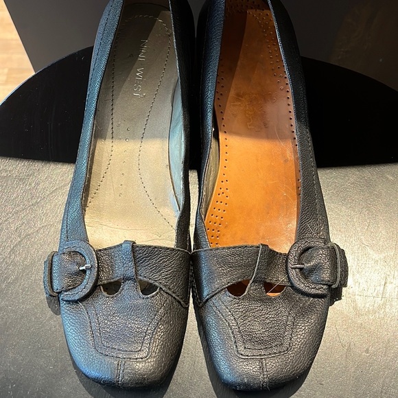 Size 10 kitten heels black shoes - Picture 2 of 3